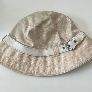 Coach bucket hat white and cream